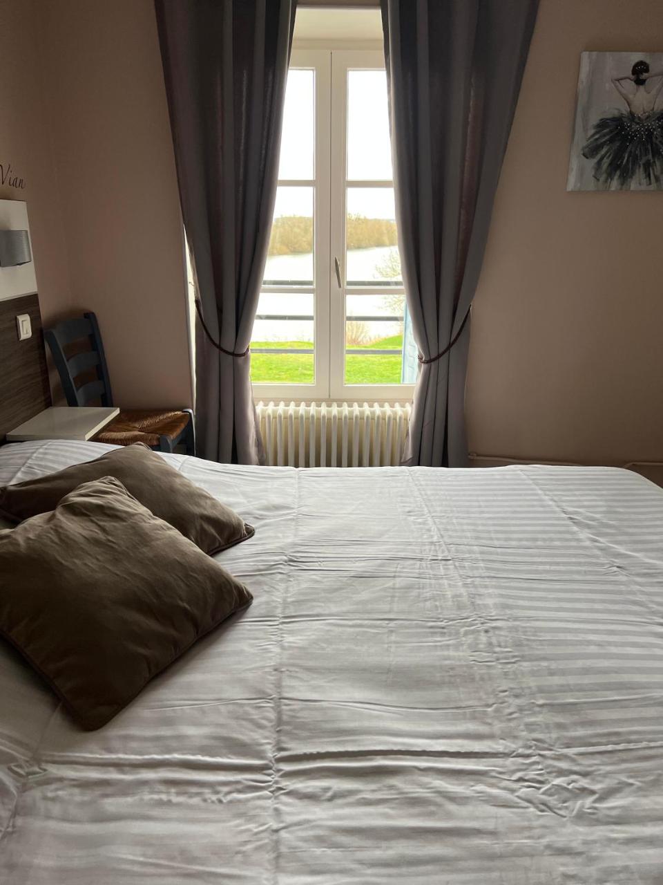 LOGIS Hôtel & Restaurant - Les Bords de Seine photo 2