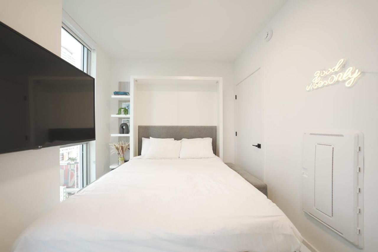 Modern Private Condo Downtown - Gym, Pool, Bayview - 5