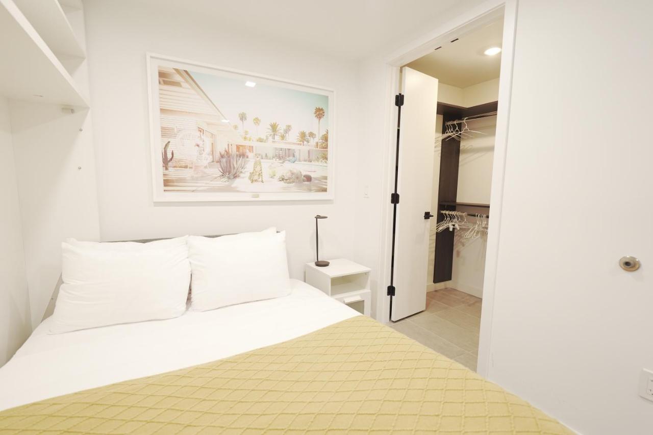 Modern Private Condo Downtown - Gym, Pool, Bayview - 3