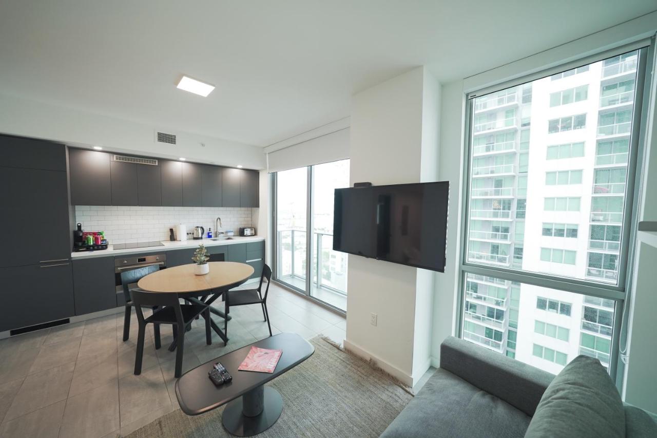 Modern Private Condo Downtown - Gym, Pool, Bayview - 2