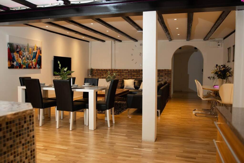Historical Malt Factory Apartment, 6 Bedrooms, sleeps 12 , Hot Tub - 5