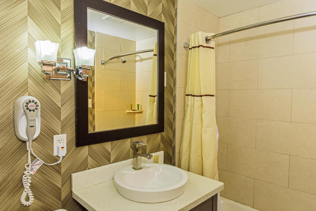 Aarya Hotel By Niagara Fashion Outlets photo 4