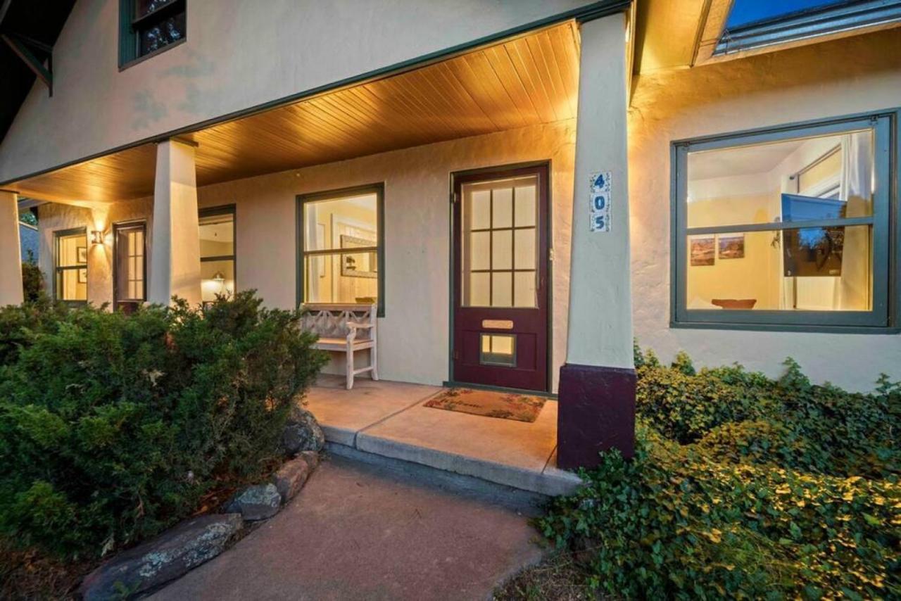 Stylish and Cozy Downtown 2 Bedroom Unit with Hot Tub photo 3