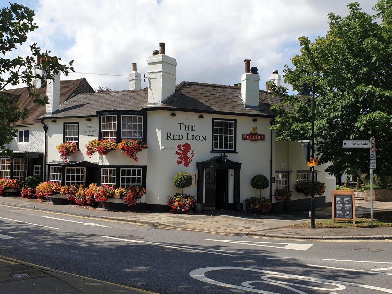 The Red Lion Hotel - 3
