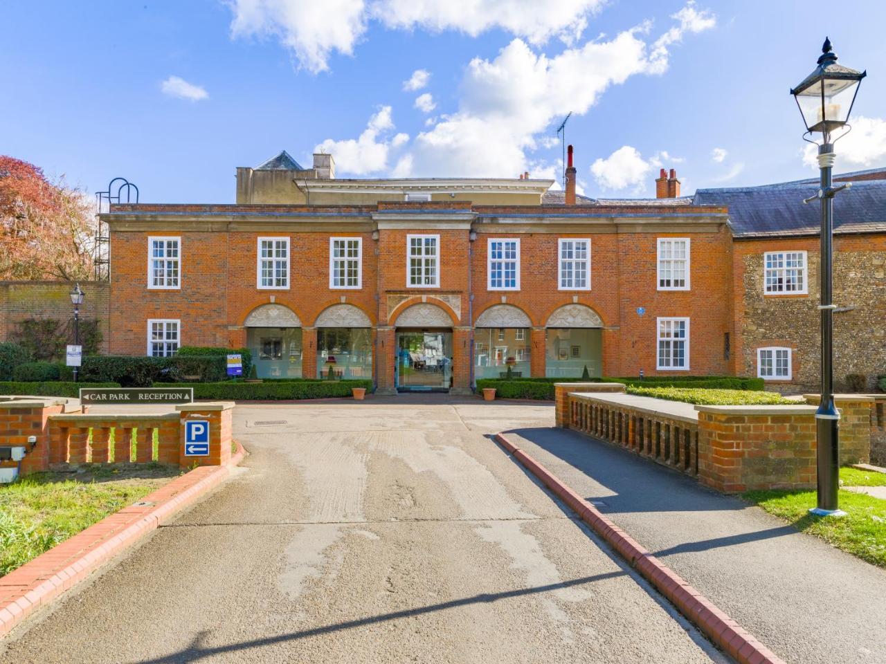 Hitchin Priory Hotel