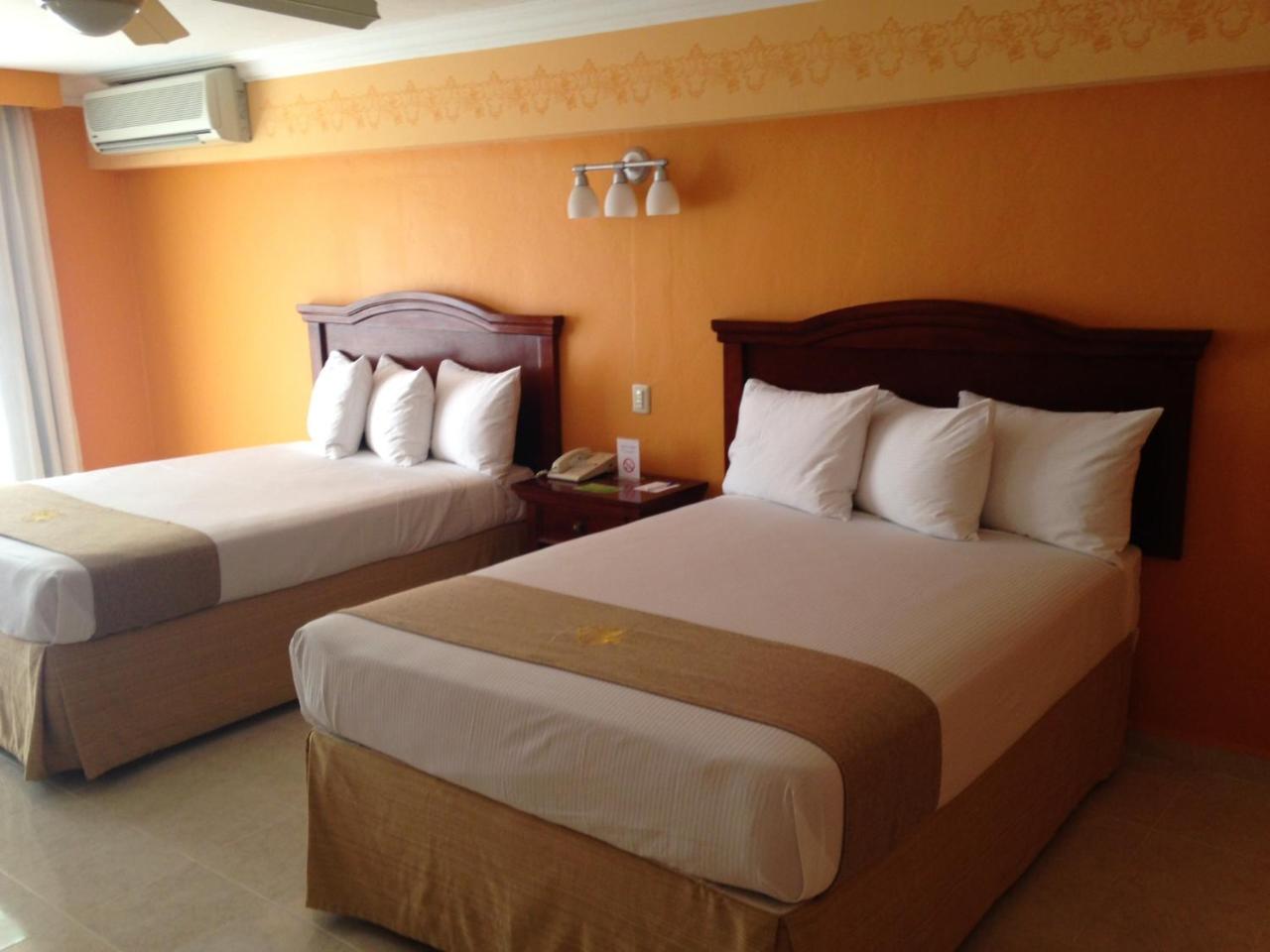 Hotel Plaza Colonial photo 2