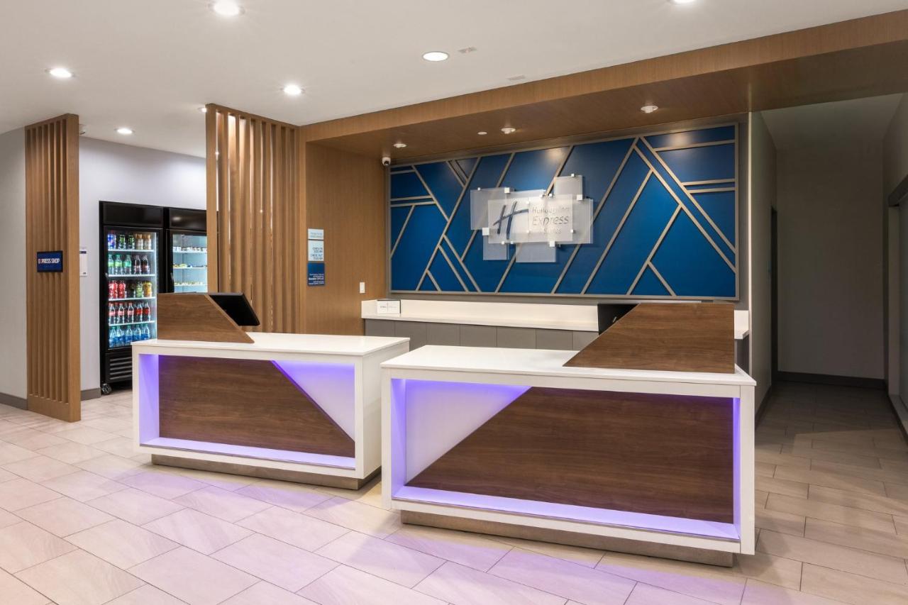 Holiday Inn Express And Suites Hawaiian Gardens By IHG