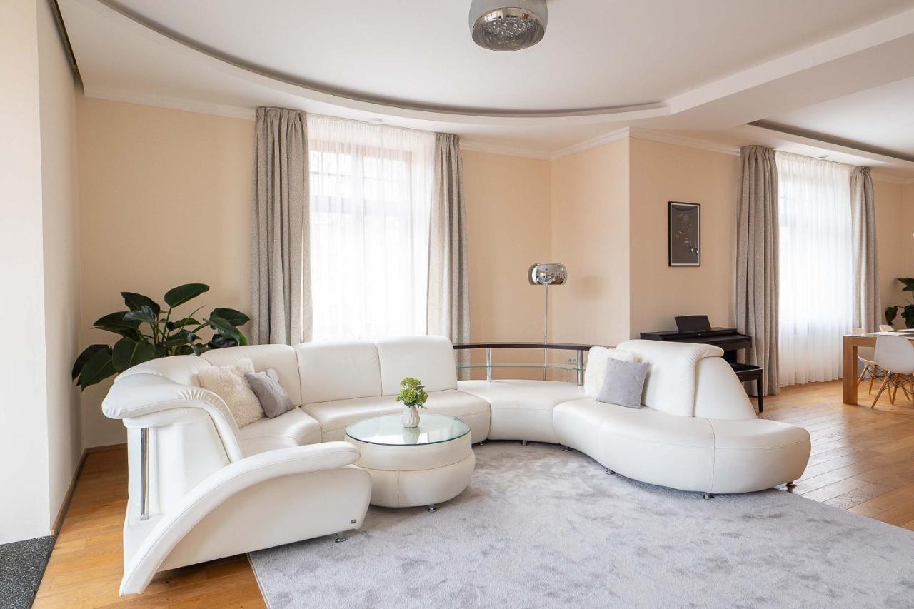 Executive 2-Bdrm central suite - 2