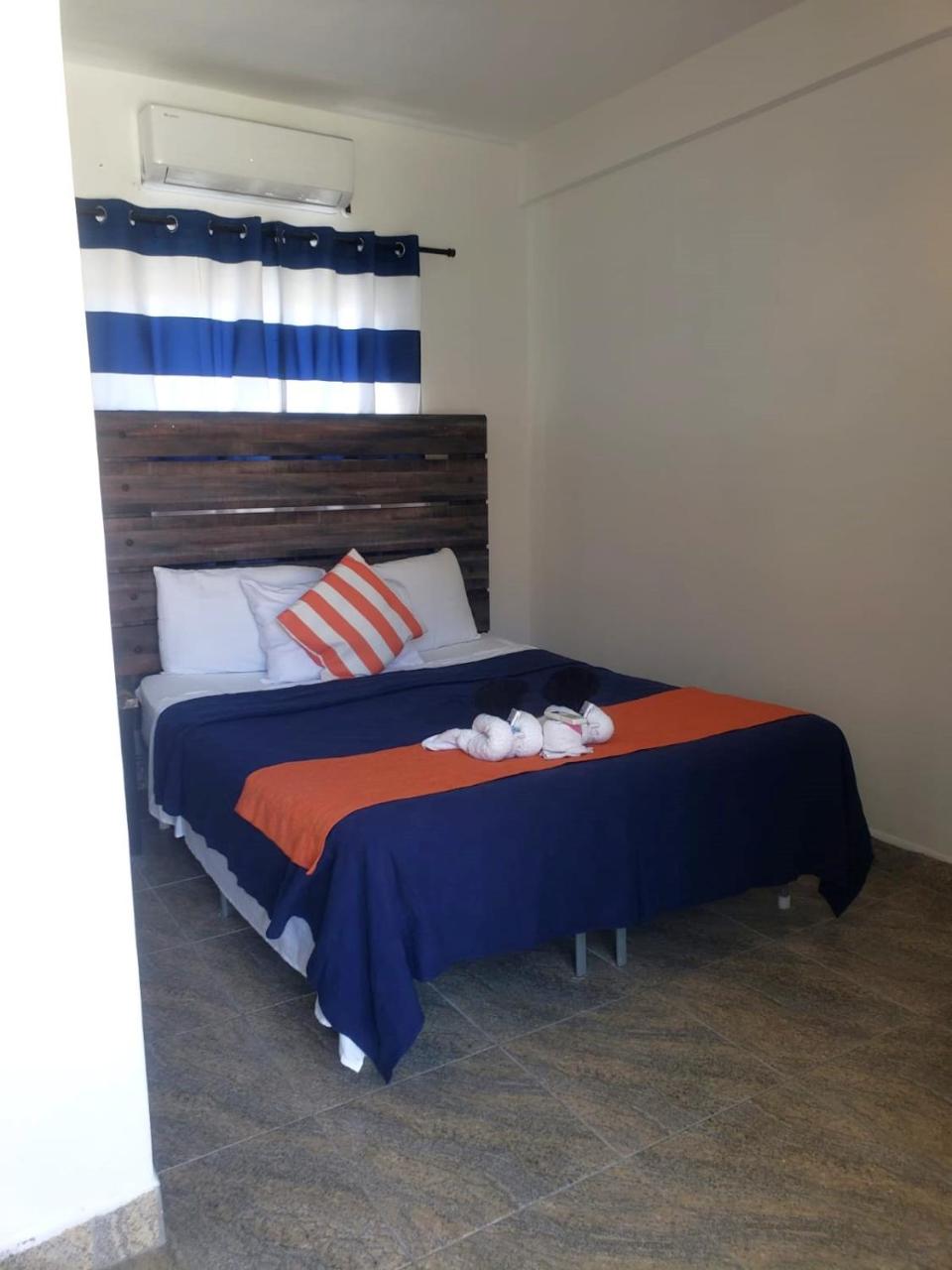 Beach Club Budget Rooms at Popeyes Caye Caulker photo 2