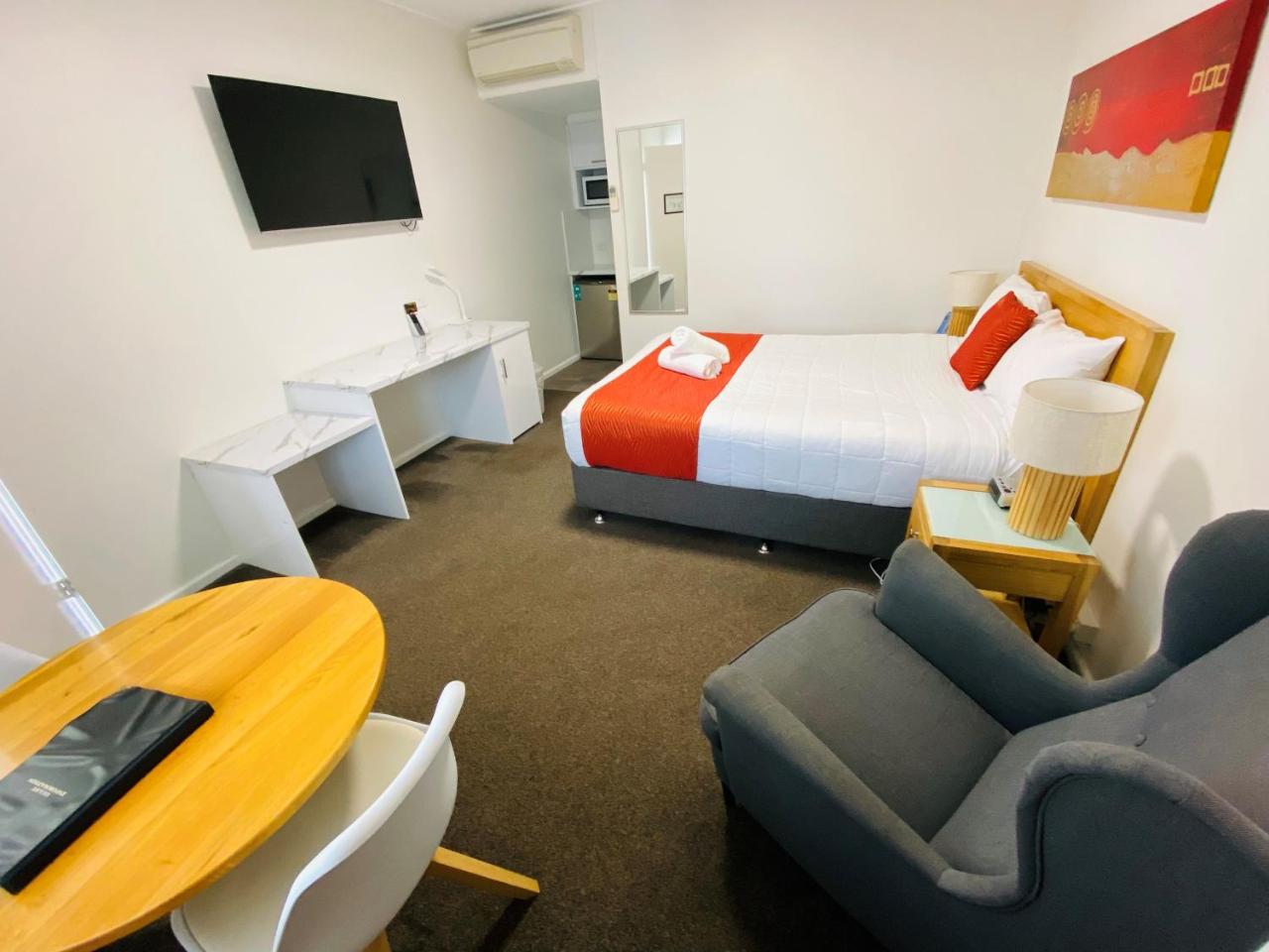 Colonial Lodge Motor Inn photo 3
