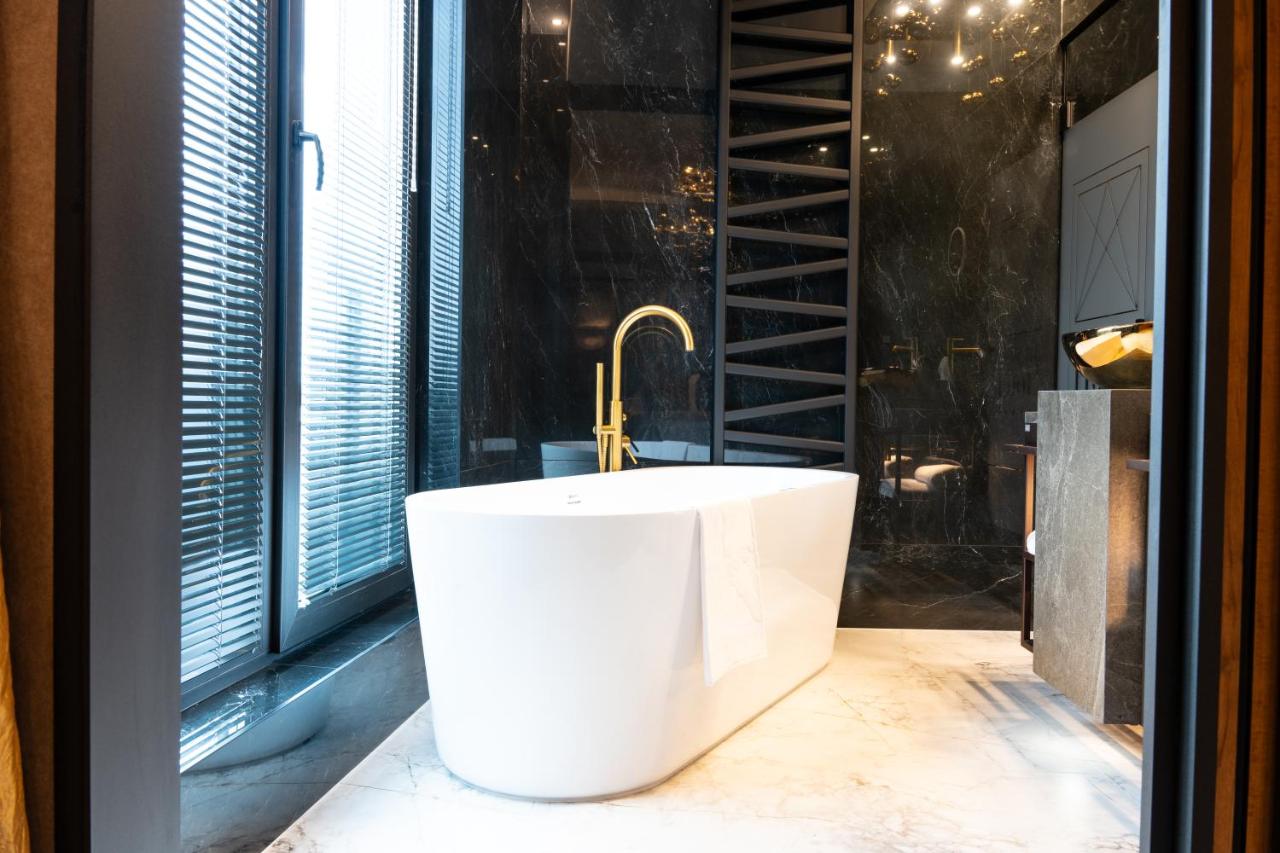 Art Suites Luxury Hotel photo 3