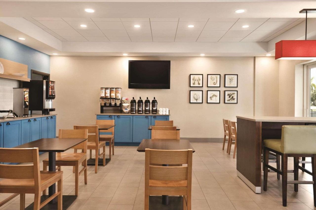 Country Inn & Suites by Radisson, Bradenton-Lakewood Ranch, FL photo 4