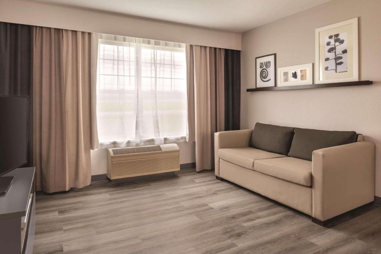 Country Inn & Suites by Radisson, Cedar Falls near University photo 2