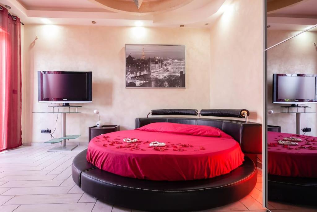 SuiteHouse - With Jacuzzi & All Comfort - 6