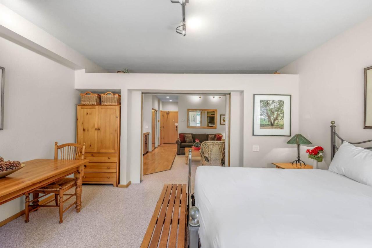 Palisades Tahoe Lodge Rentals Studio #143 - 5