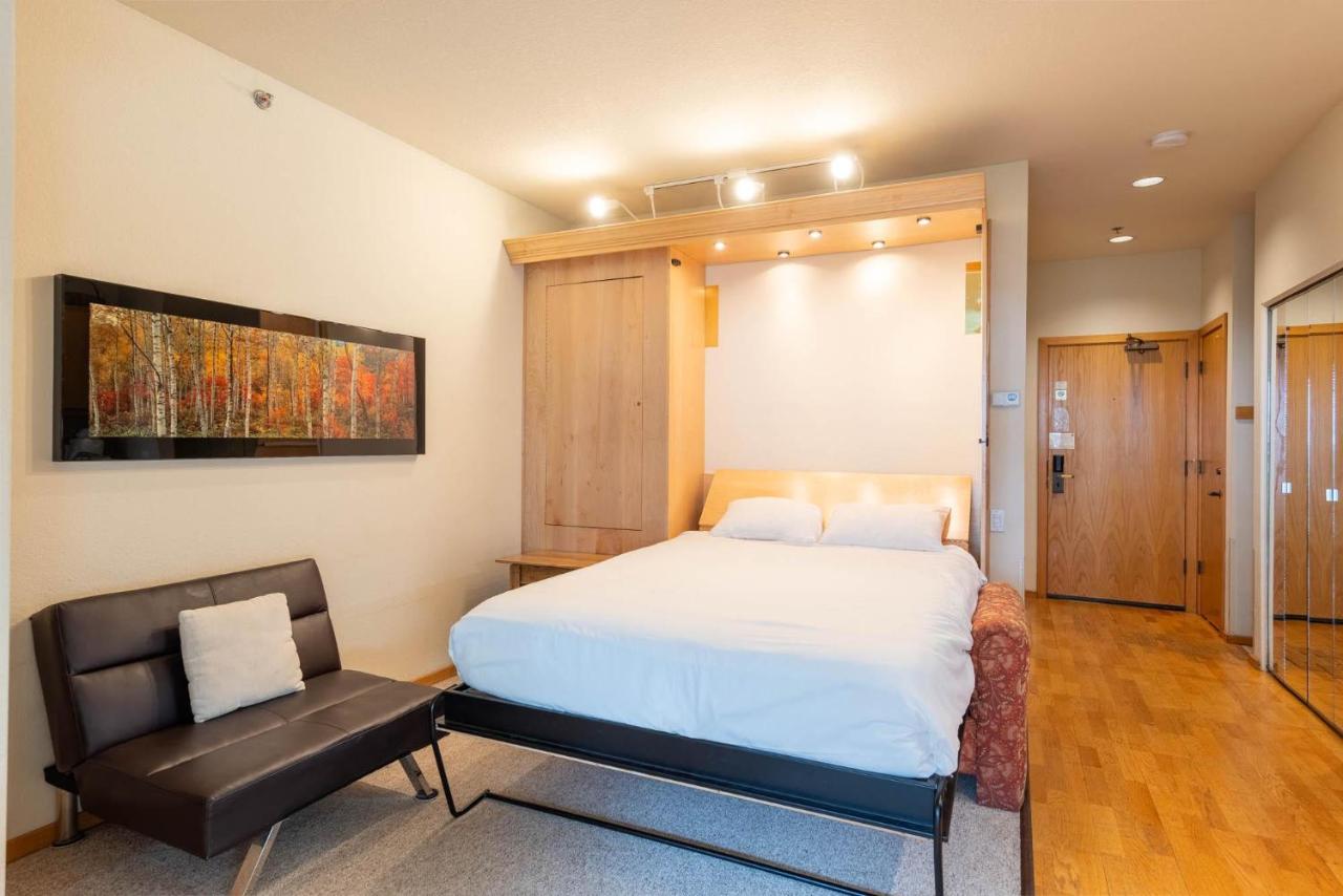 Palisades Tahoe Lodge Rentals Studio #147 - 6