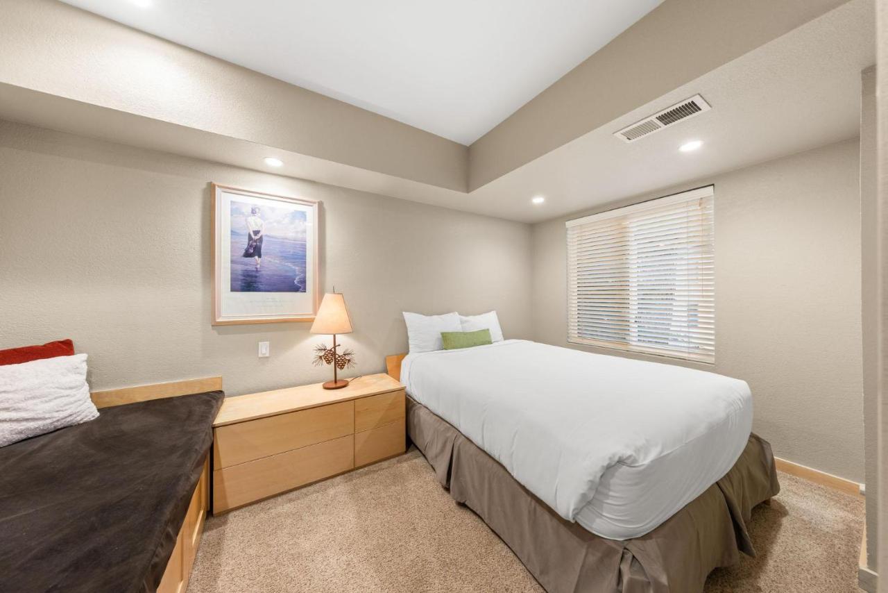 Palisades Tahoe Lodge Rentals Studio #211 - 6