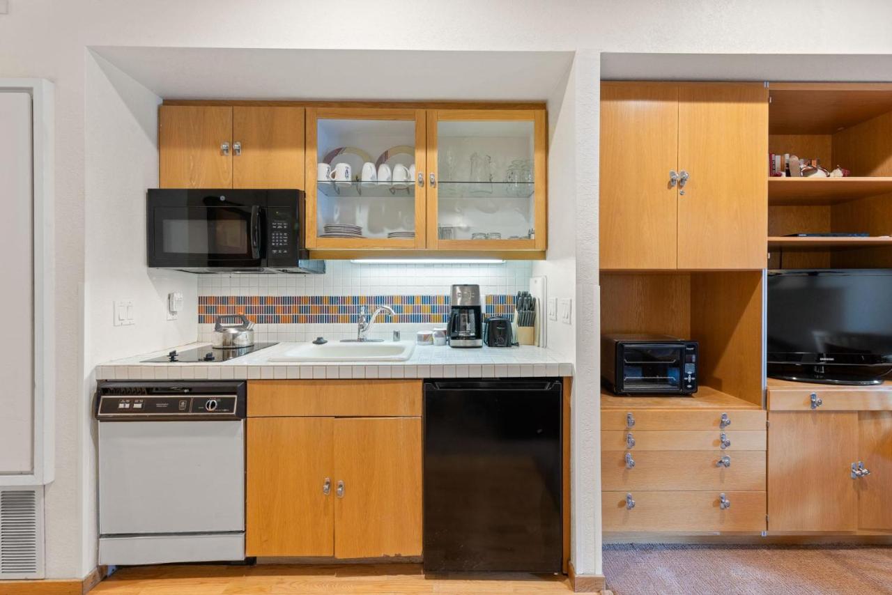 Palisades Tahoe Lodge Rentals Studio #232 - 6