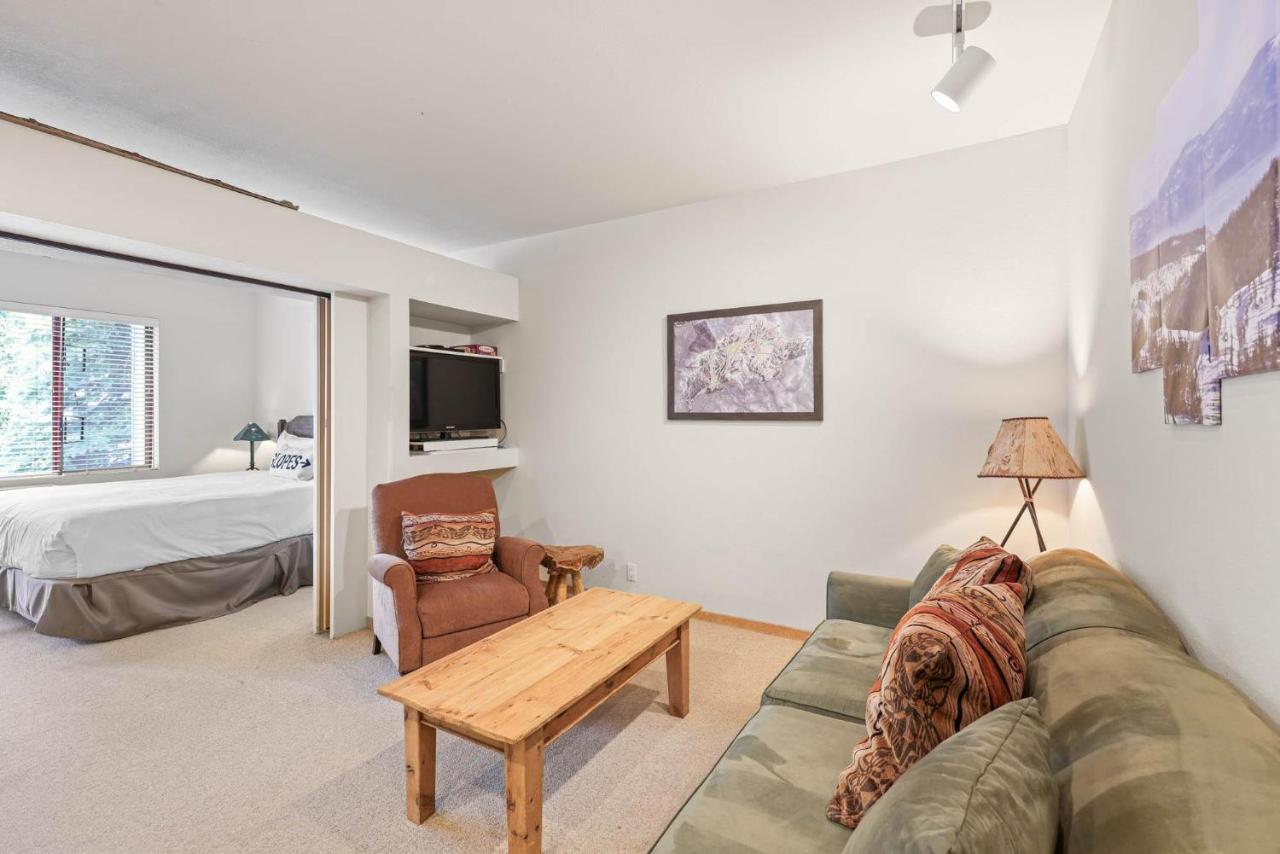 Palisades Tahoe Lodge Rentals Studio #248 - 3
