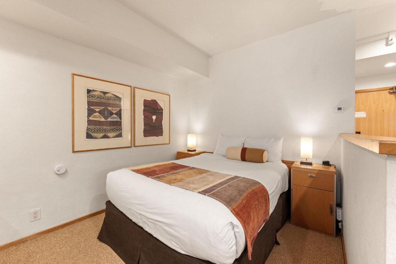 Palisades Tahoe Lodge Rentals Studio #228 - 2