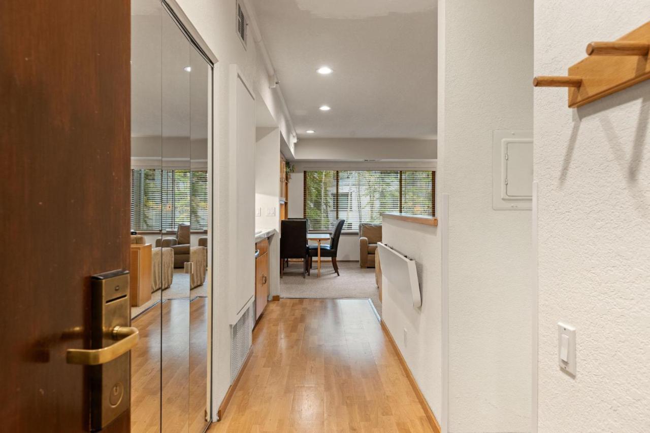 Palisades Tahoe Lodge Rentals Studio #228 - 3