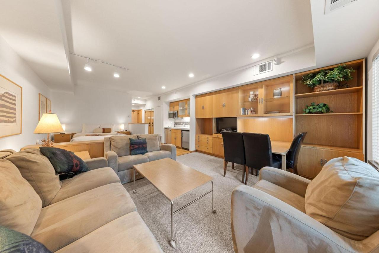 Palisades Tahoe Lodge Rentals Studio #228 - 5