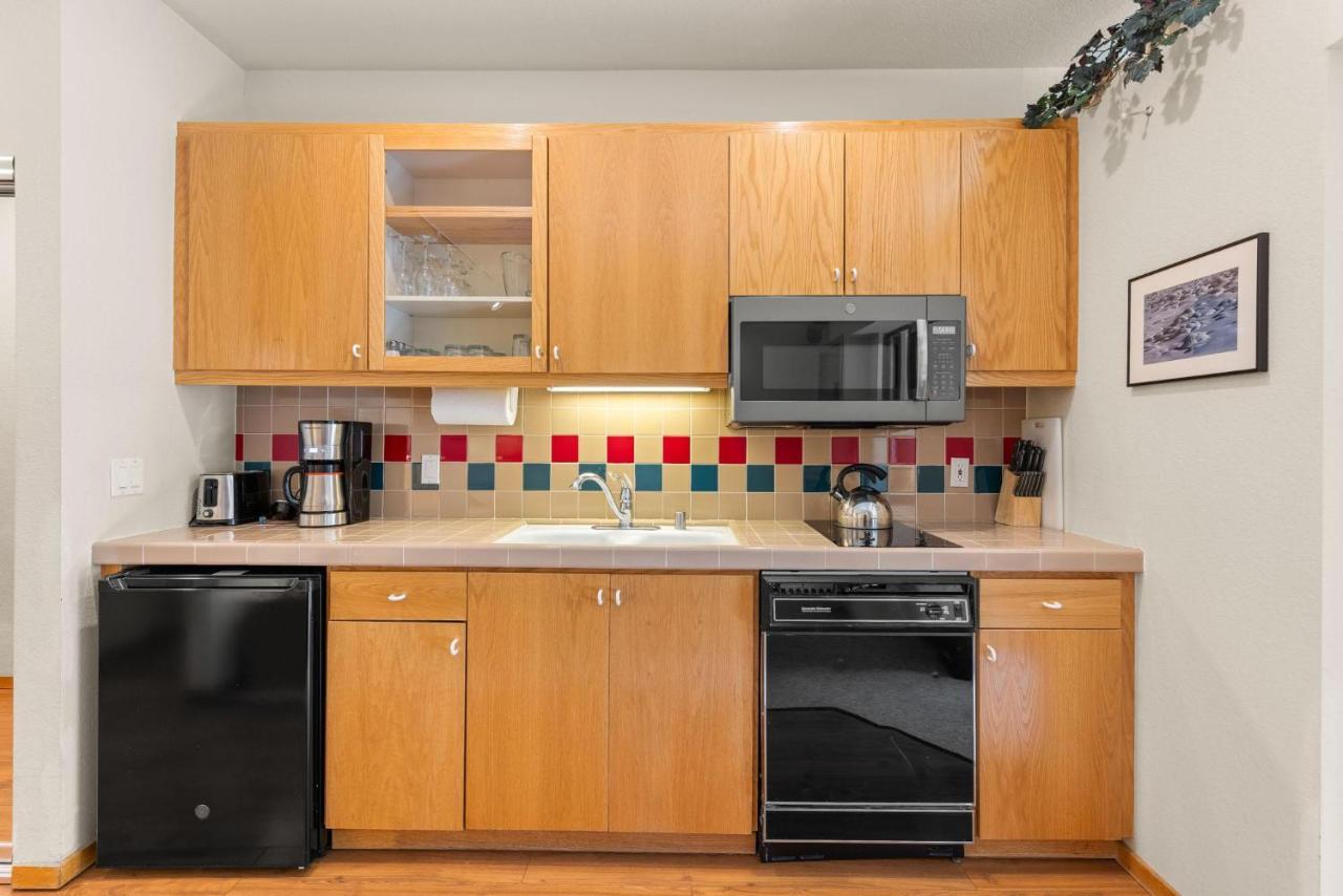 Palisades Tahoe Lodge Rentals Studio #253 - 6