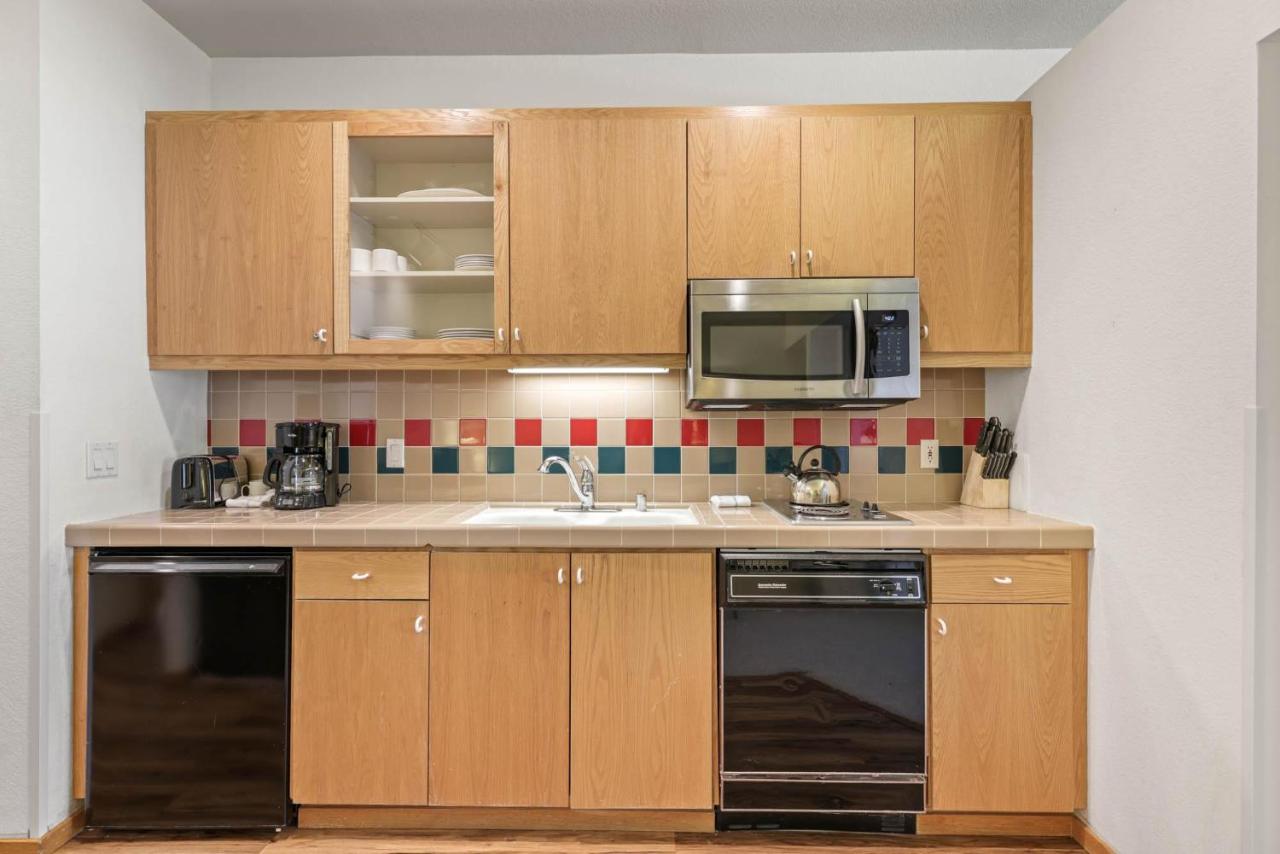 Palisades Tahoe Lodge Rentals Studio #254 - 2