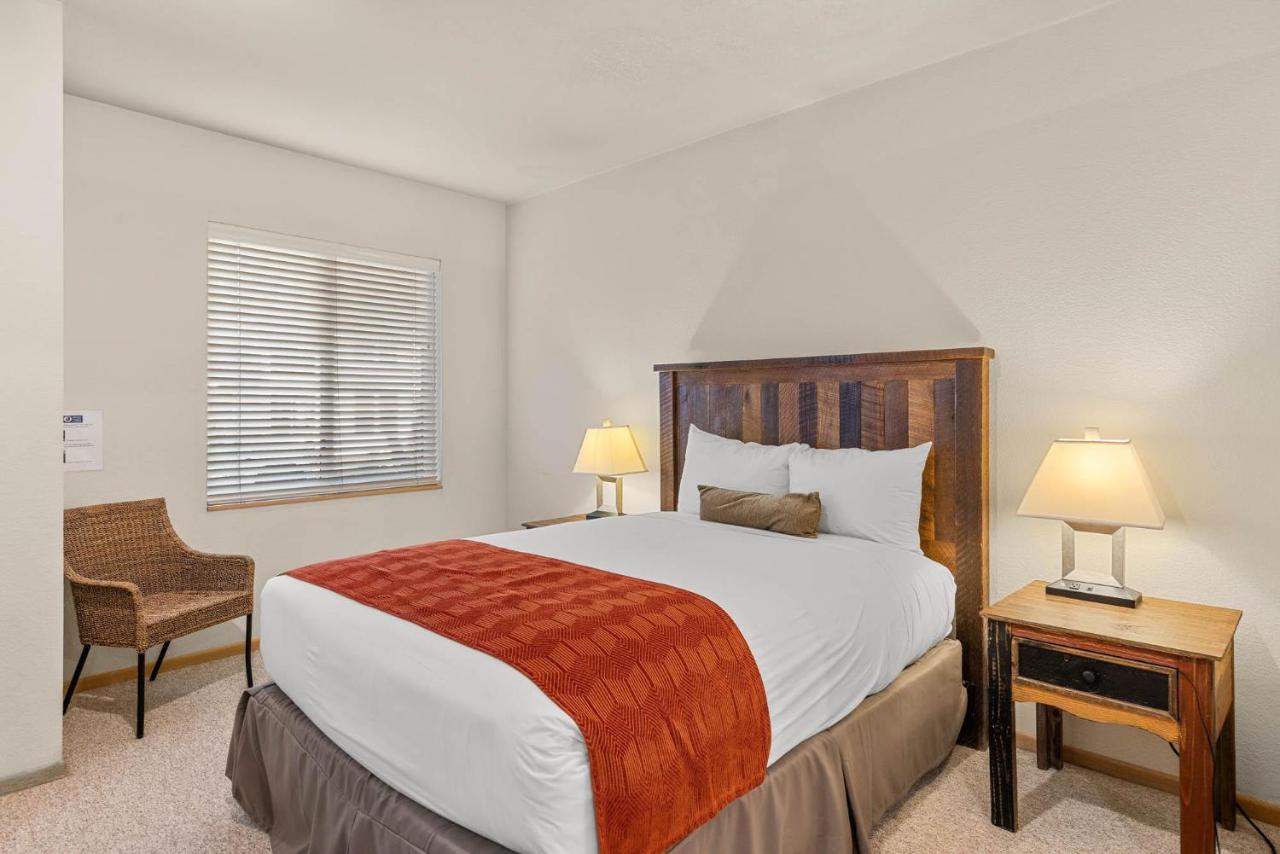 Palisades Tahoe Lodge Rentals Studio #152 - 5