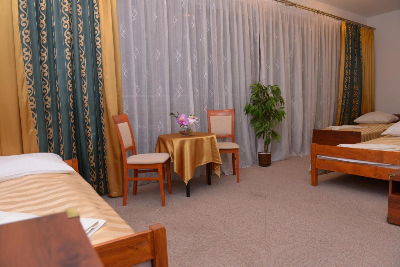 Hotel Pod Dębami photo 4