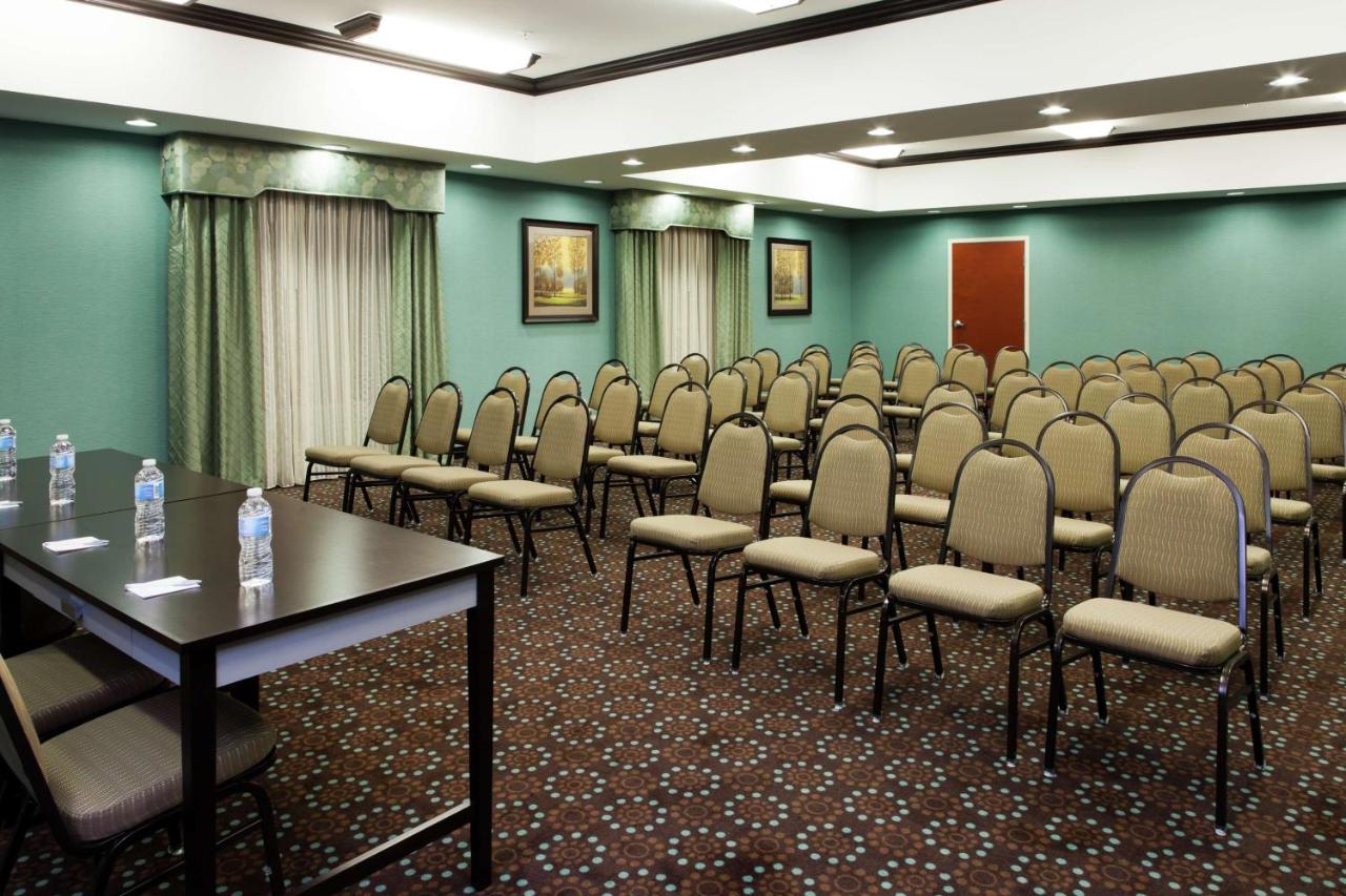 Hampton Inn & Suites Middlebury photo 2