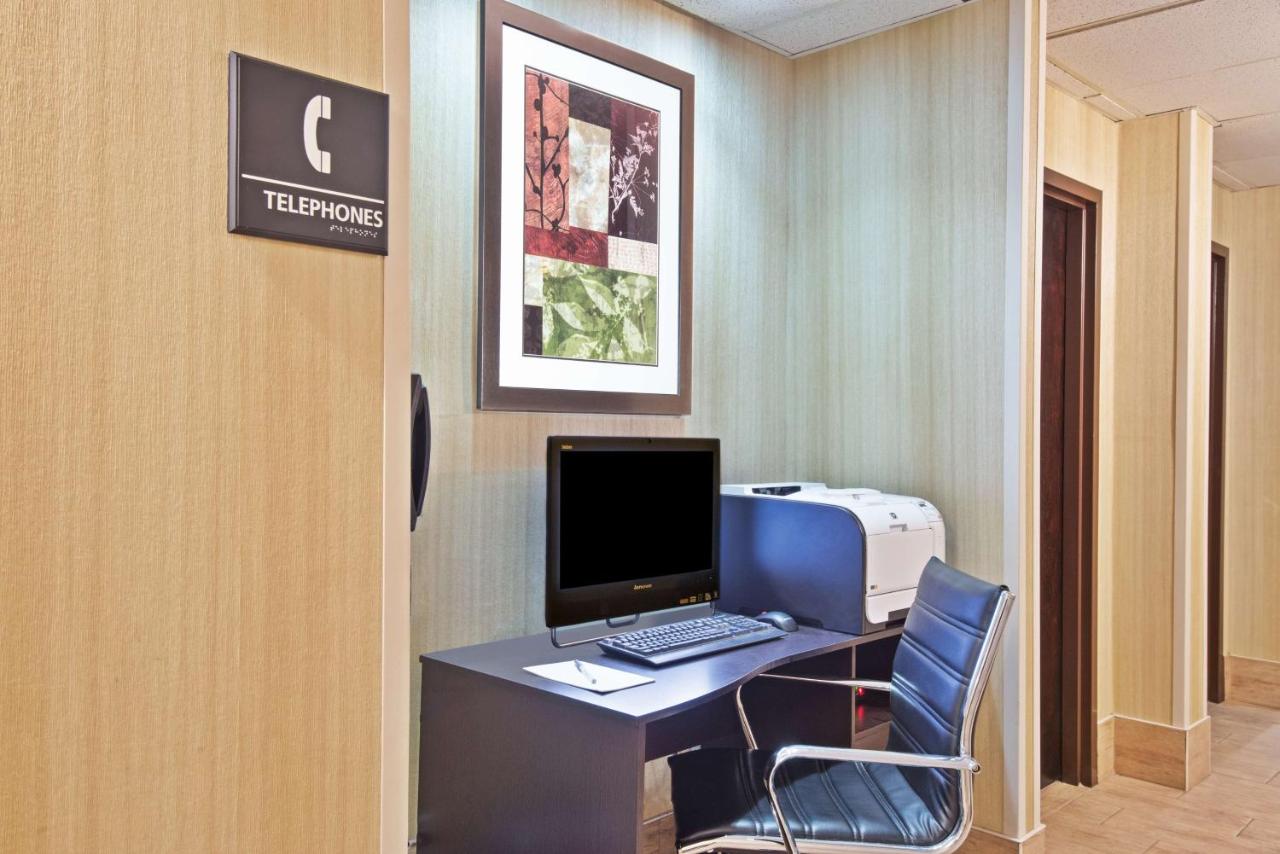 Hampton Inn Huntington/Barboursville photo 2