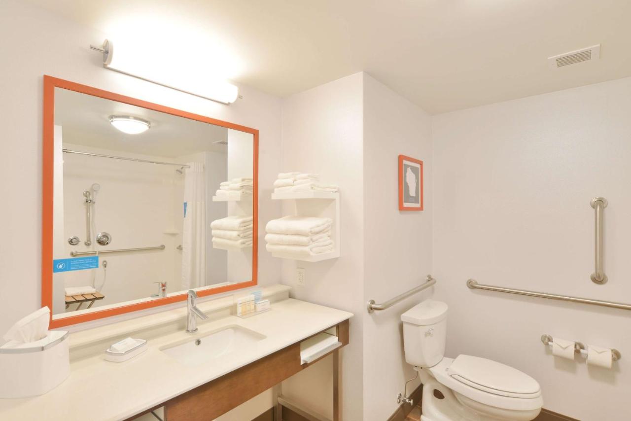 Hampton Inn & Suites Menomonie photo 3