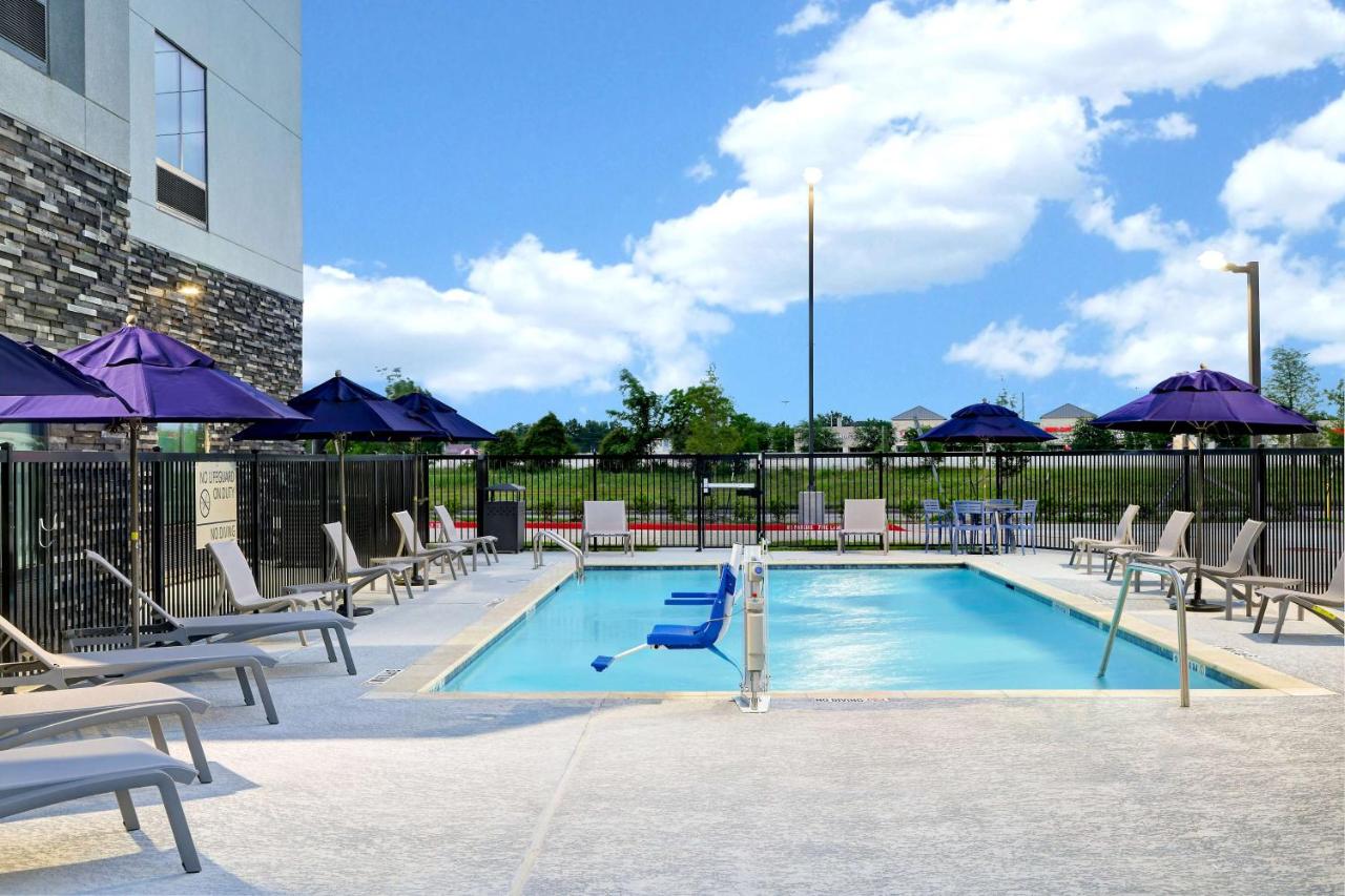 Hampton Inn & Suites Houston East Beltway 8 photo 2