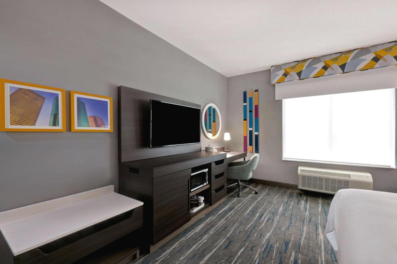 Hampton Inn & Suites Houston East Beltway 8 photo 3
