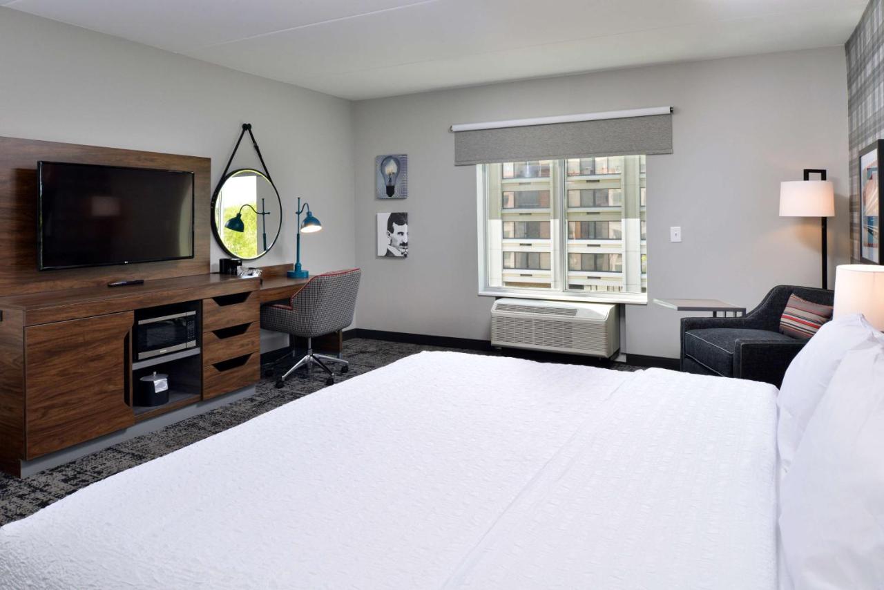 Hampton Inn & Suites Greensboro Downtown photo 4