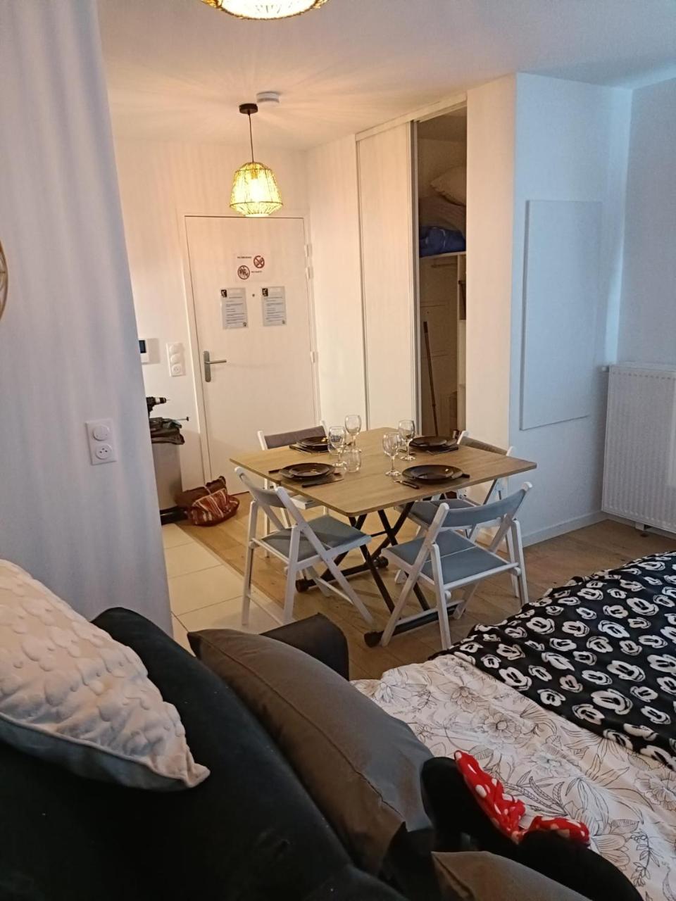 DISNEY - PARIS 5 Min DE DISNEY - PK privé gratuit - 4 personnes - Terrasse jardin - 4