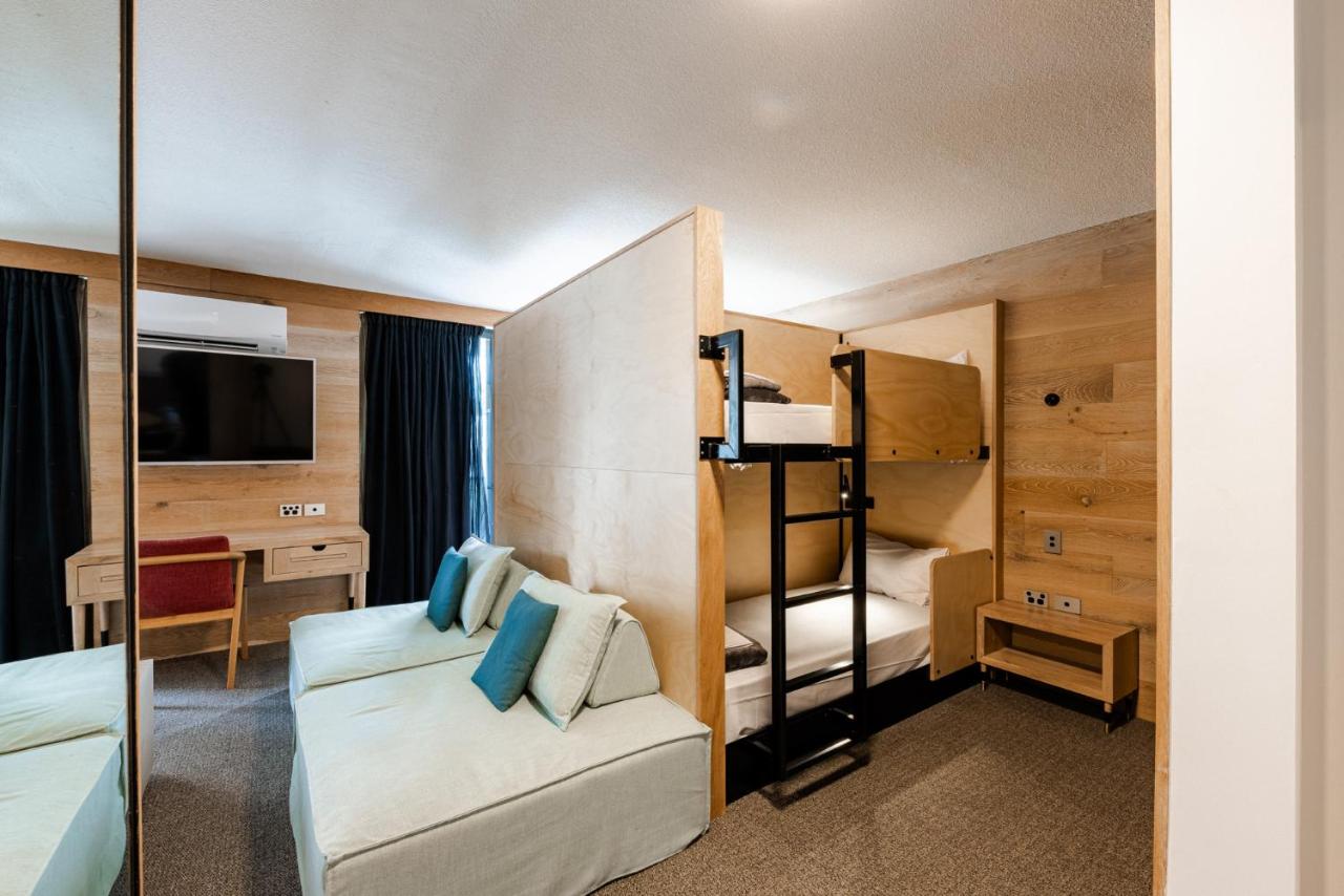 Bunk Surfers Paradise 18-35 Backpacker Hostel photo 4