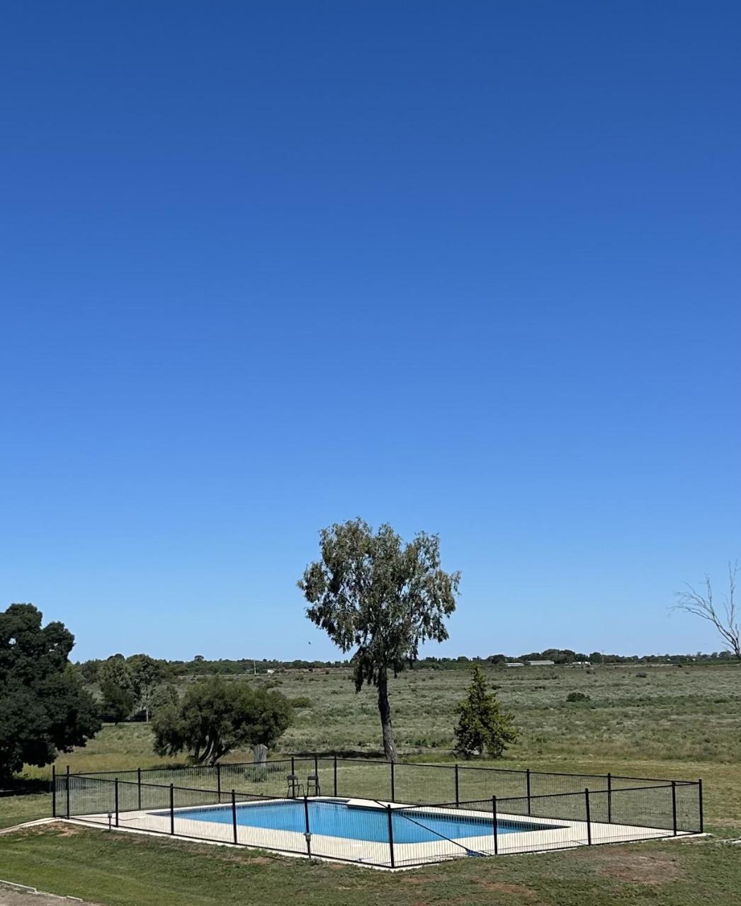 Happy Wanderer Motel Lake Boga ON THE LAKE WITH LAKE VIEWS