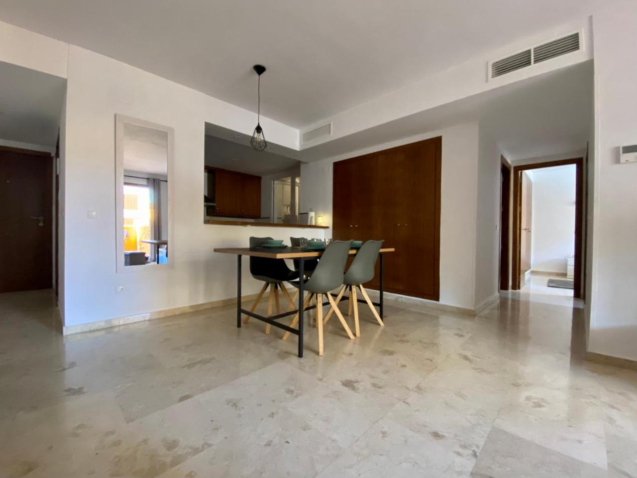 Apartamento con piscina y playa cercana en Torrevieja, area de Punta Prima AQ-125 - 3