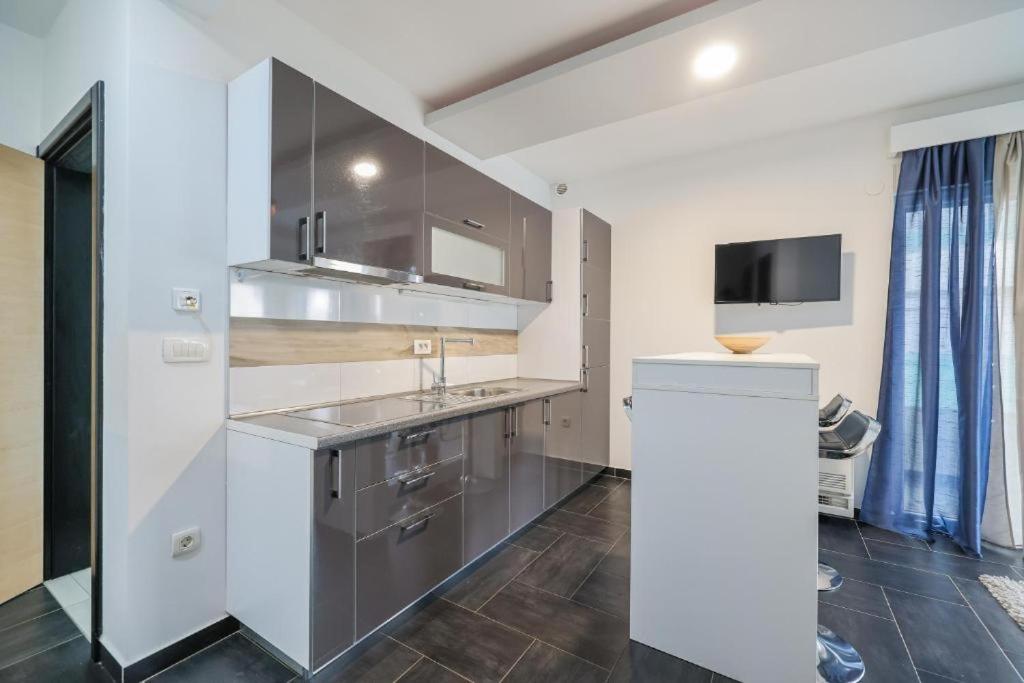 Boutique Apartments Ad Astra1 - 4