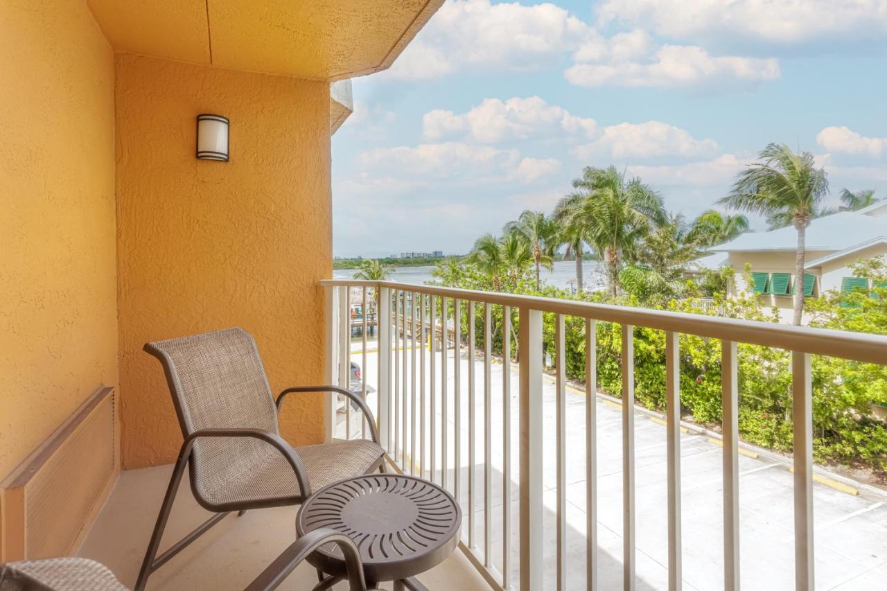 Hutchinson Island Plaza Hotel & Suites photo 4