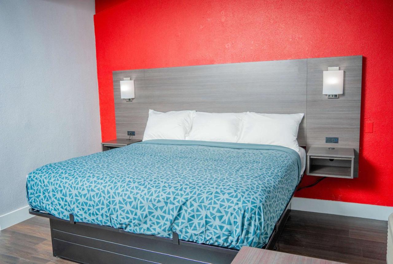 Econo Lodge Clarks Summit - Scranton photo 3
