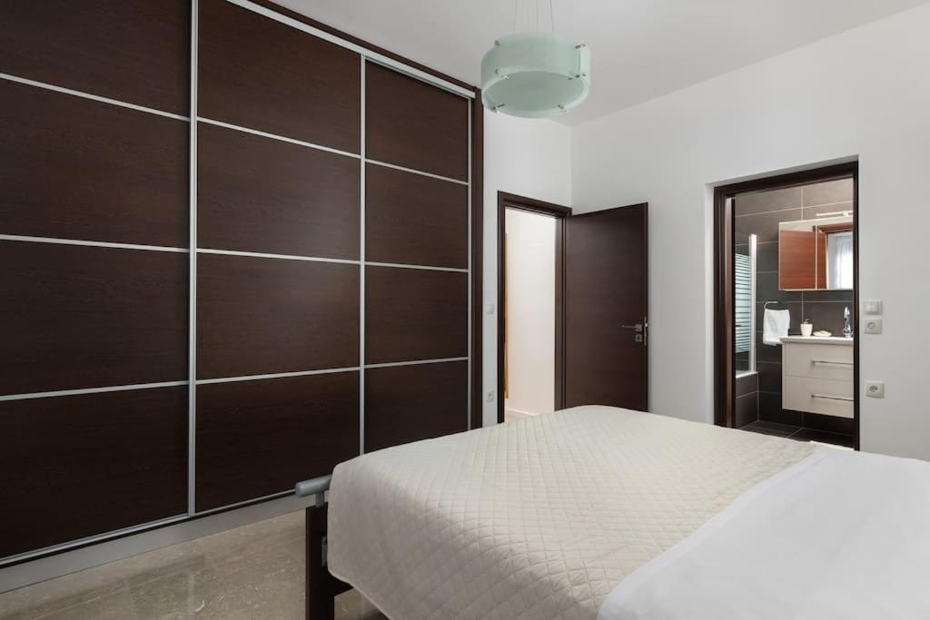 Luxurious and modern house near town and beach - 4