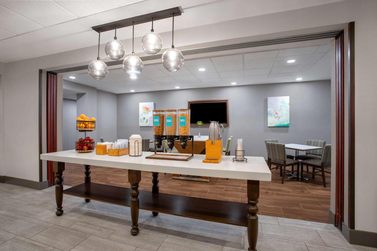 Hampton Inn Iowa City/Coralville (University of Iowa) photo 2