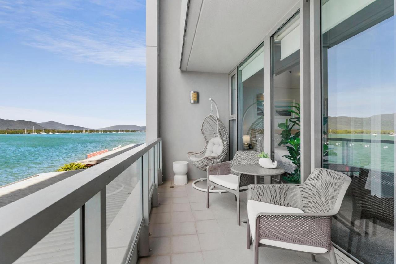 Lux Waterfront at Harbour Lights, prime location, Pool, Gym, Sauna photo 4