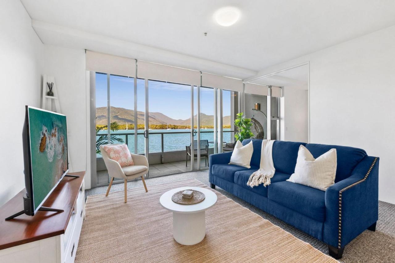 Lux Waterfront at Harbour Lights, prime location, Pool, Gym, Sauna