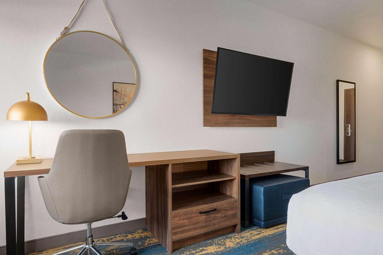 La Quinta Inn & Suites by Wyndham Denver Parker photo 4