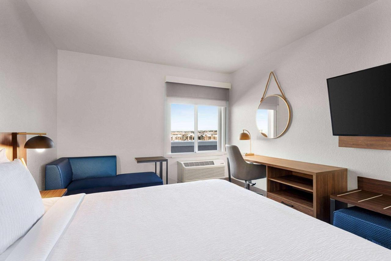 La Quinta Inn & Suites by Wyndham Denver Parker photo 3