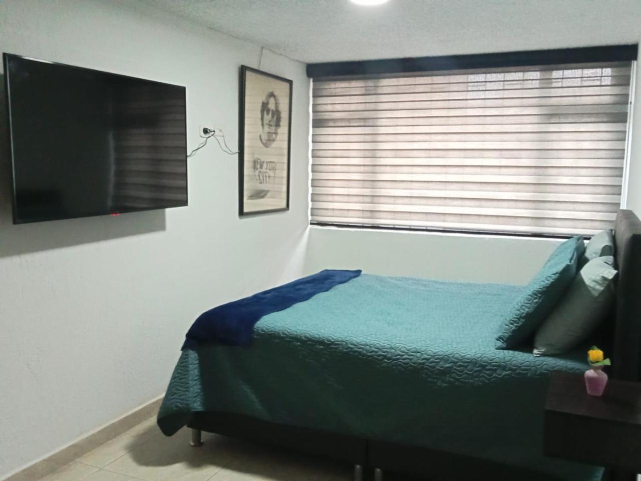 Habitación Hermosa iluminada photo 2